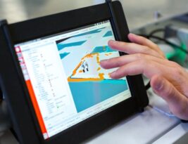 Harnessing Virtual Reality for Lifelong Learning Experiences