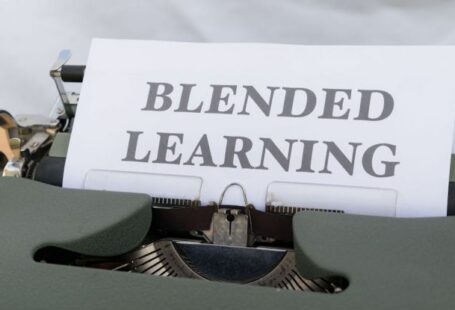 Flipped Classroom - A typewriter with a paper that says blended learning